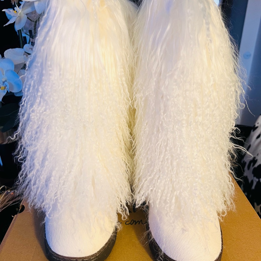 BearPaw White Boetis II Women's Size 8